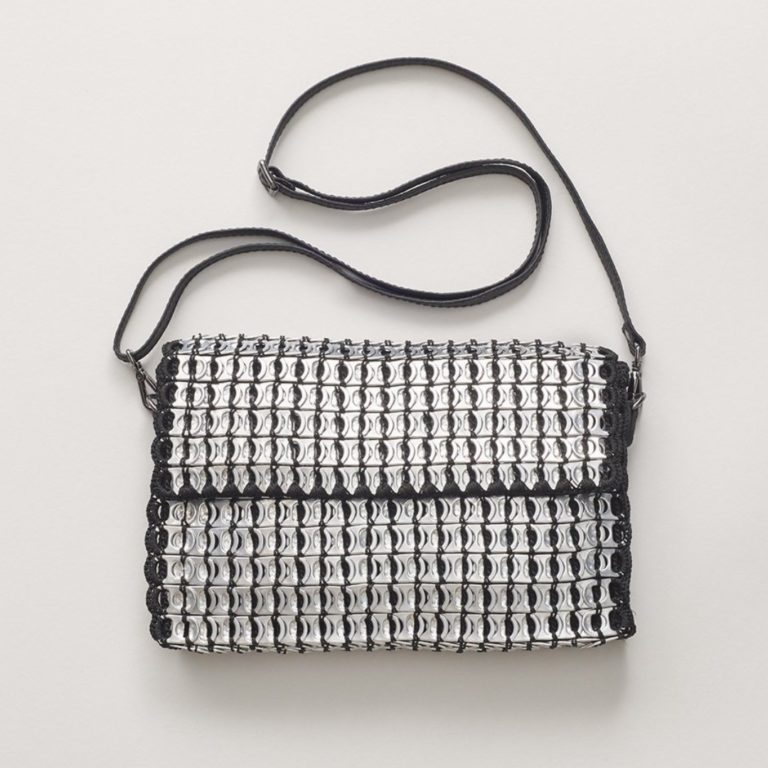 BOTTLETOP-_-Luxury-handbag-accessories-_-Silver-Shoulder-Handbag-Clutch.