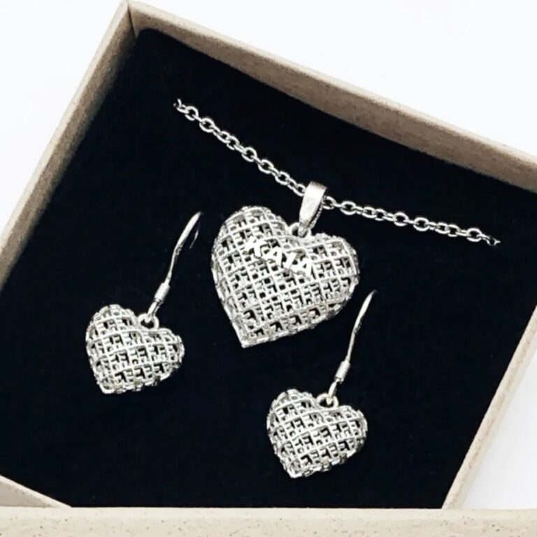 Ethical Brand Directory | KiRiVOO | Ethical & Sustainable 3D Printed Silver Heart Jewellery Set for Women